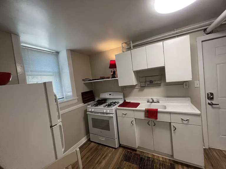33 Avon St S — Photo 12