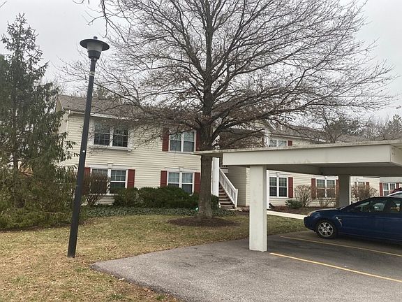 3rd image of 946 Sugar Lake Ct