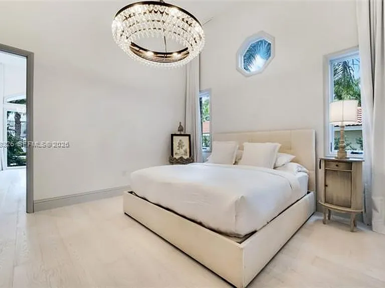 100 Palm Ave — Photo 23