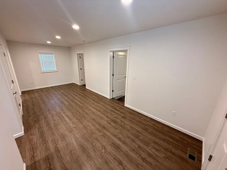 1329 Elm St — Photo 14
