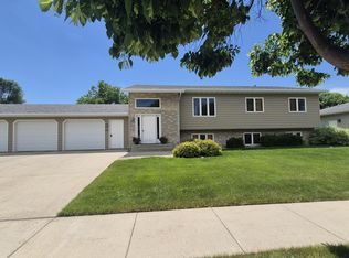 2420 14th Ave SE, Aberdeen, SD 57401