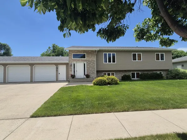 2420 14th Ave SE, Aberdeen, SD 57401
