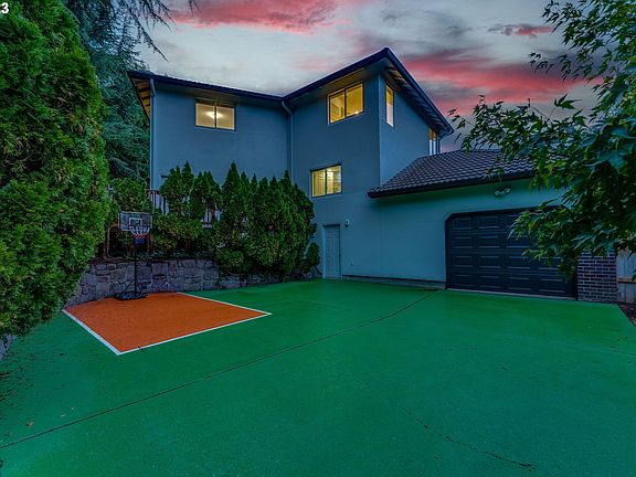 3rd image of 2728 NE 42nd Cir