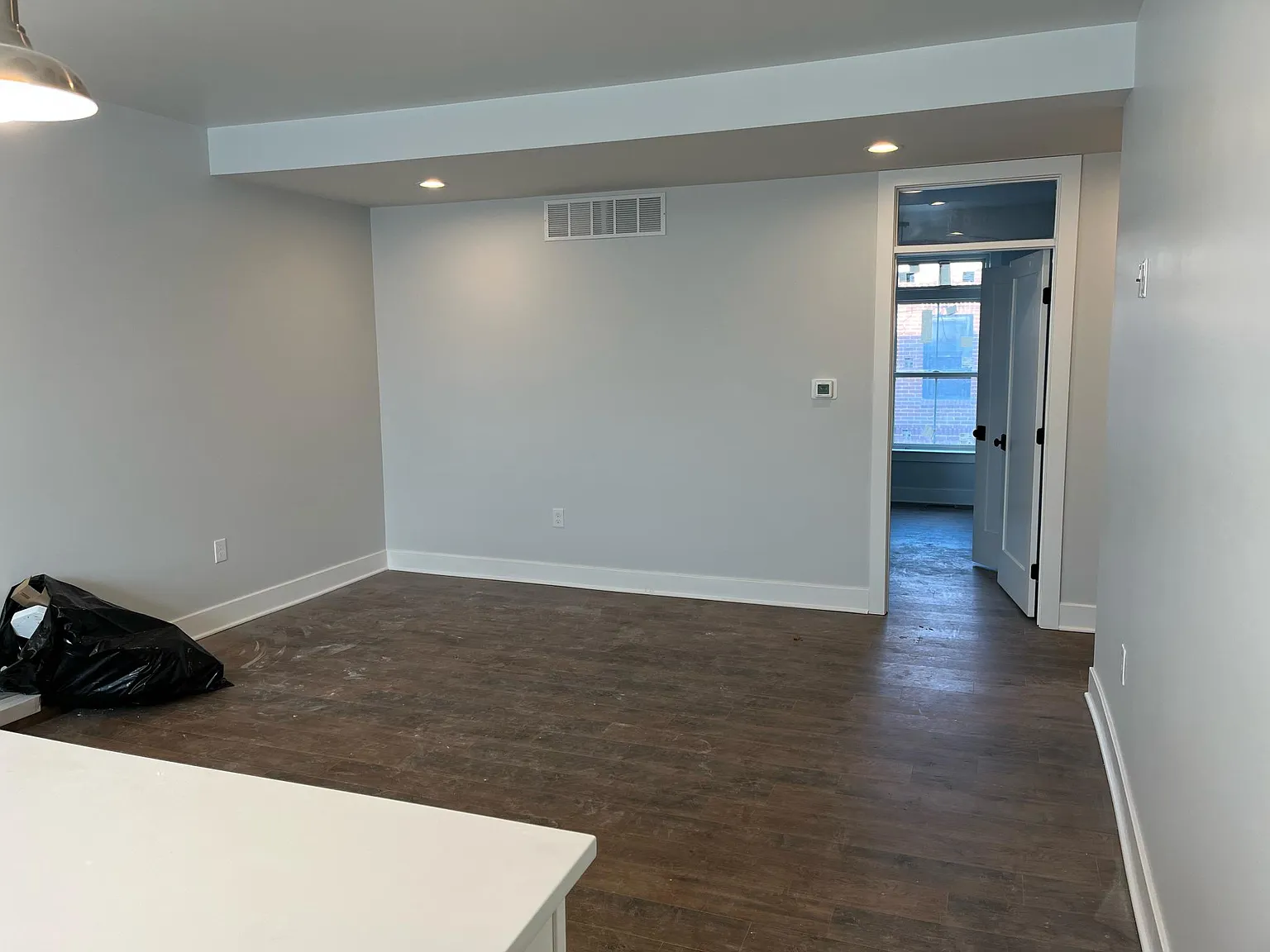 1 bed, 900 sqft, $1,350 — Photo 3