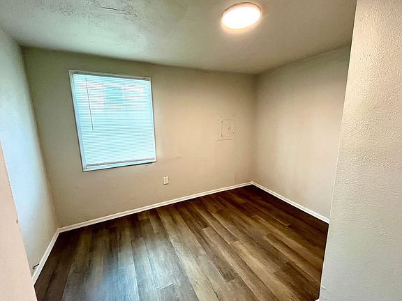 5th image of 1501 Division St