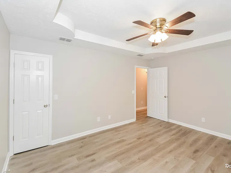 514 Freedom Ct — Photo 13