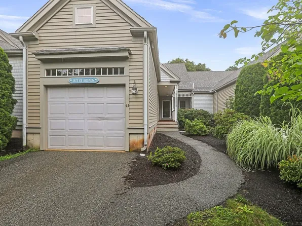 43 Carnoustie Rd #43, Buzzards Bay, MA 02532