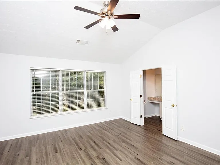 649 Kenridge Dr — Photo 17