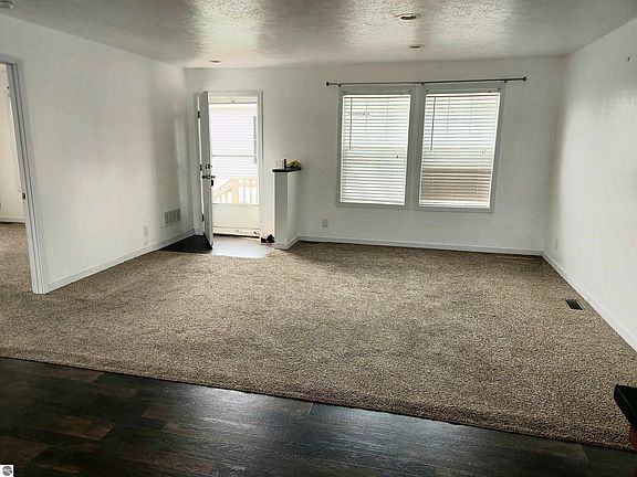 3rd image of 2179 Leisure Ln