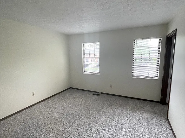 3340 Edgebrook Dr — Photo 10