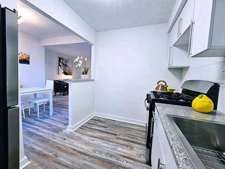 Smartland Colony Apartments | 2809-2949 Van Aken Blvd, Shaker Heights, OH 44120 — Photo 19