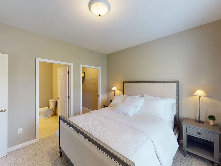 Park Lane Apartments — Photo 9