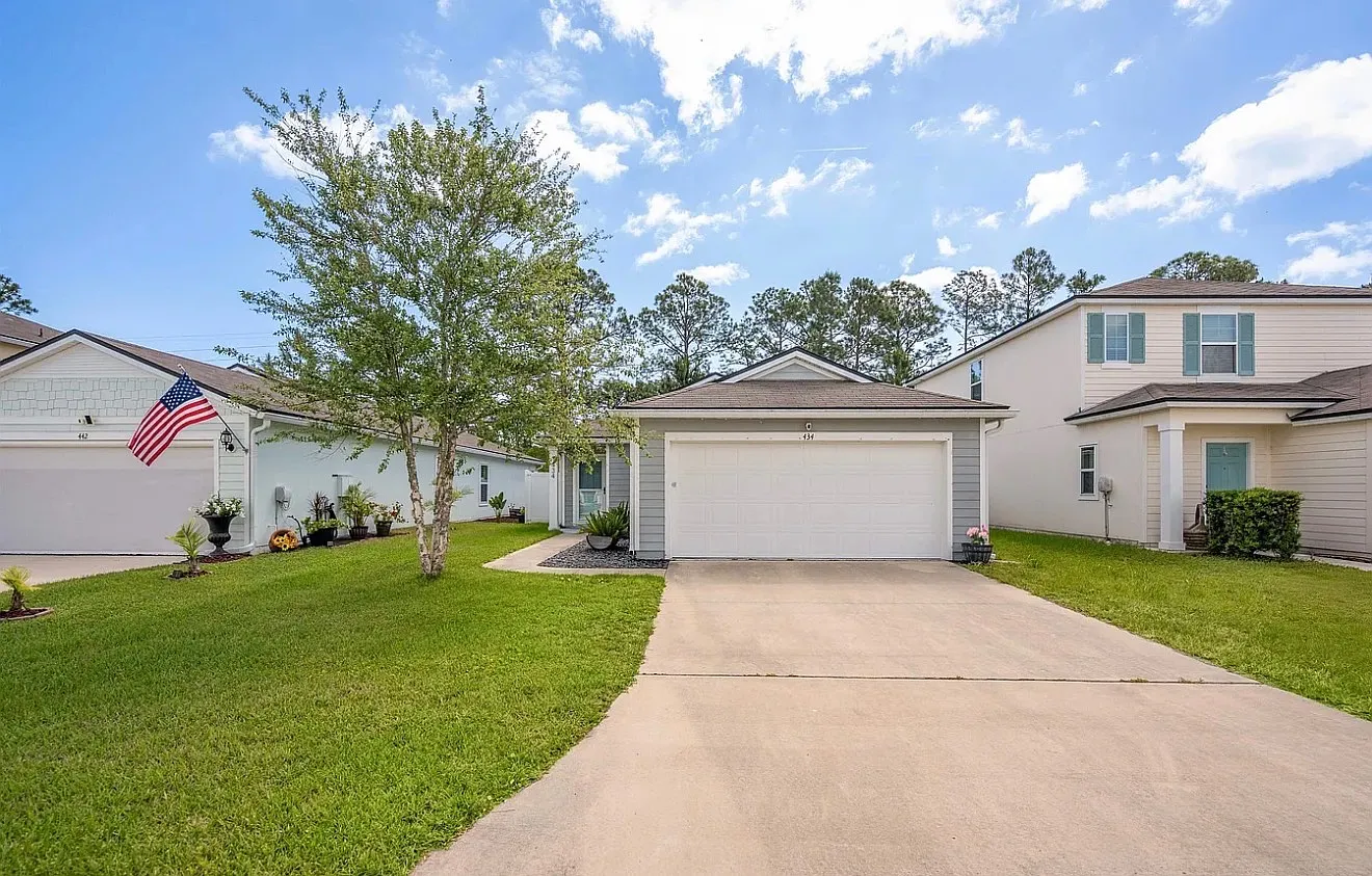 3 bed, 1436 sqft, $2,350 — Photo 1