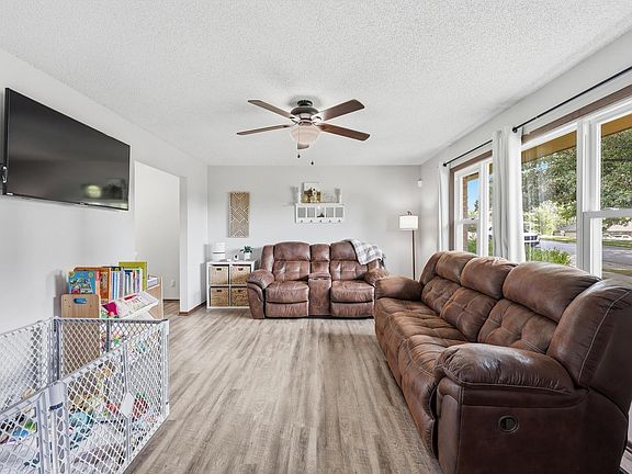 2nd image of 3718 SE Long St