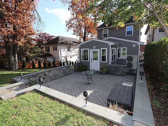 4th image of 311 W 262nd St