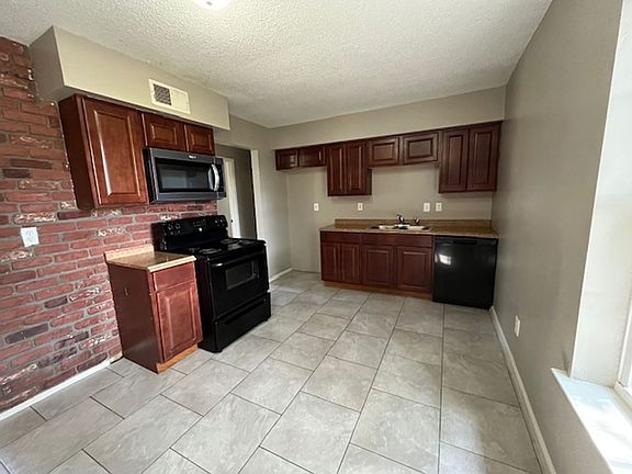 2nd image of 1823 Dorchester Dr
