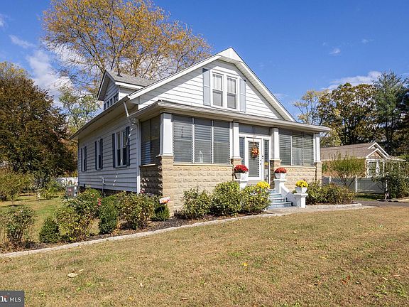3rd image of 239 Woodland Ave
