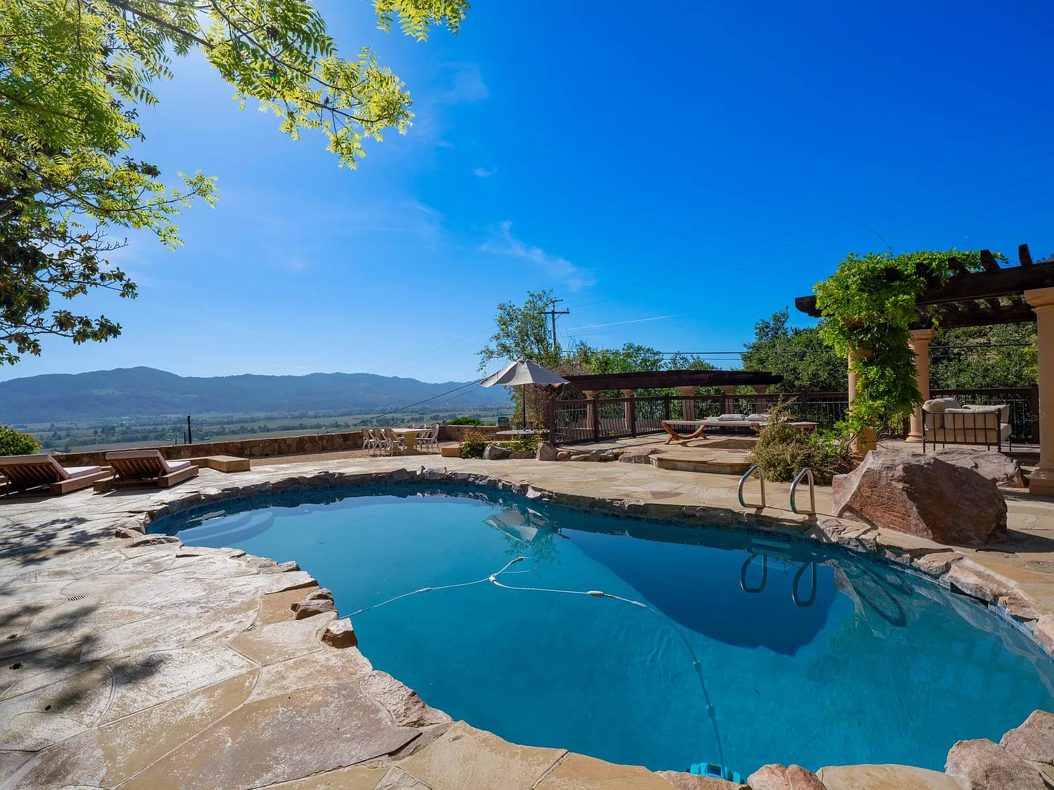 4 bed, 3.5 bath, 3694 sqft, $35,000 — Photo 2