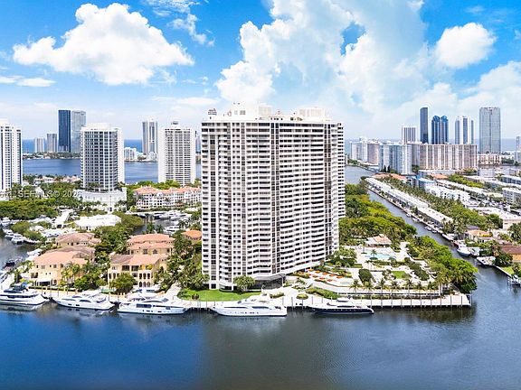 2nd image of 1000 Island Blvd #911