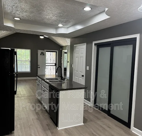 1812 Glade St — Photo 7