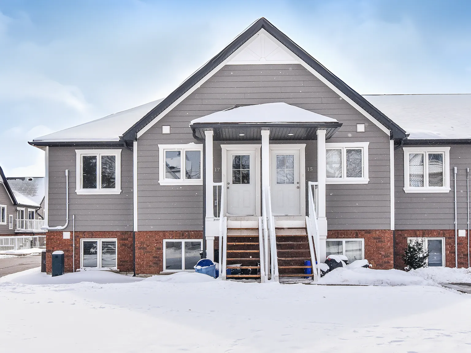 225 Riddell Street — Photo 1