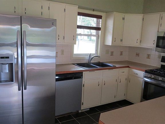 4th image of 2224 Bell St