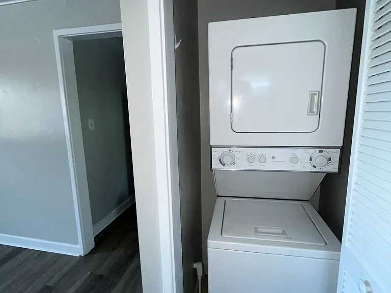 709 Daniels St #D-1 — Photo 2