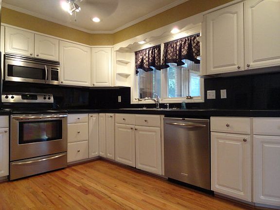 4th image of 155 Holly Hill Dr