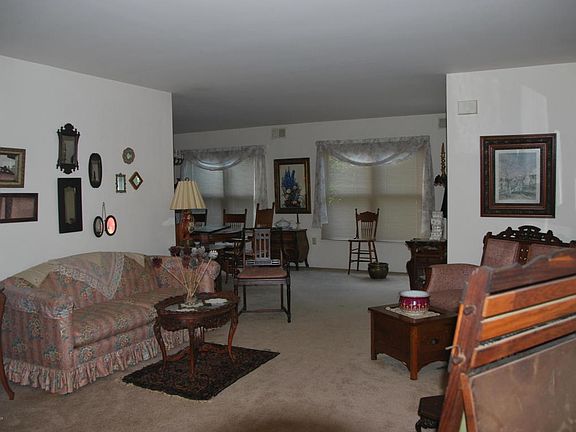 4th image of 218 Deanne Dr
