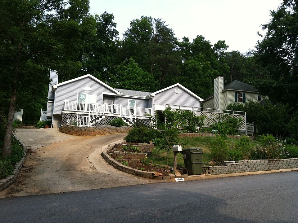 1st image of 1016 Still Hollow Ln