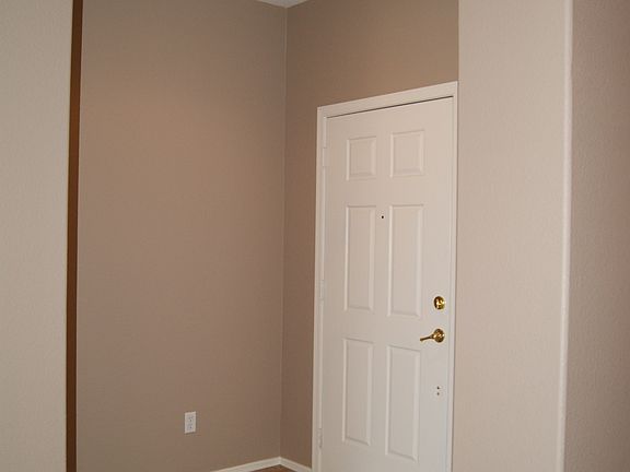 3rd image of 876 E Bellerive Pl