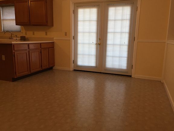 Ein Kitchen to deck with a view