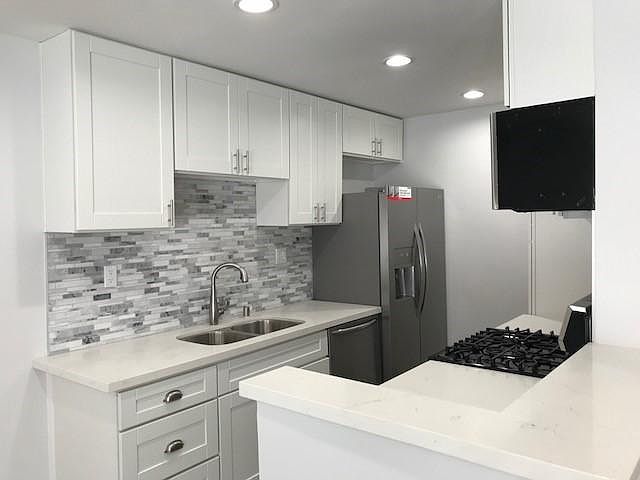 1st image of 510 N Maryland Ave Unit 112