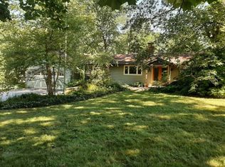 1255 Foxglove Dr, Batavia, IL 60510