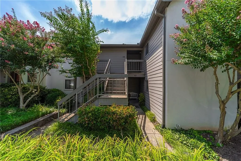 2 bed, 2.0 bath, 1177 sqft, $2,350 — Photo 3