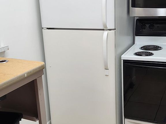 2nd image of 159 Northampton St #159