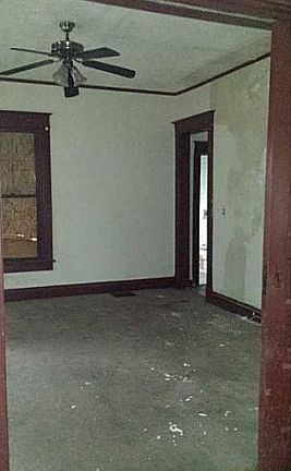 4th image of 3158 N Kenwood Ave