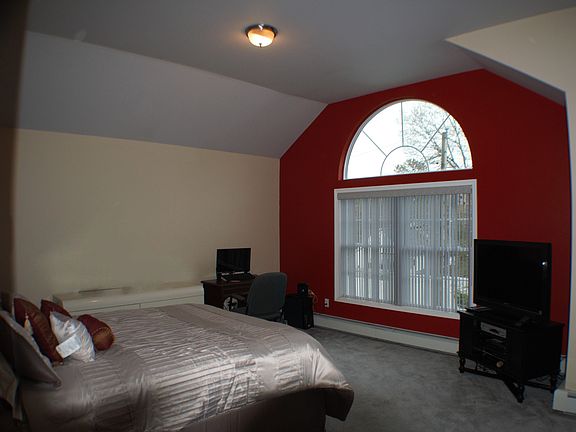 Master Suite w/ Full Bath
