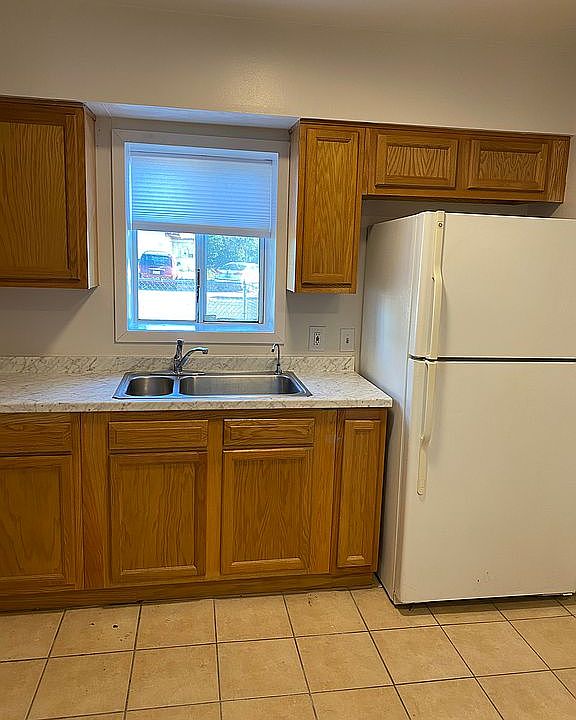 2 bedroom eat in kitchen