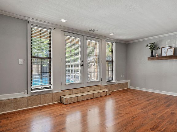 3rd image of 4727 Jarboe St APT 182