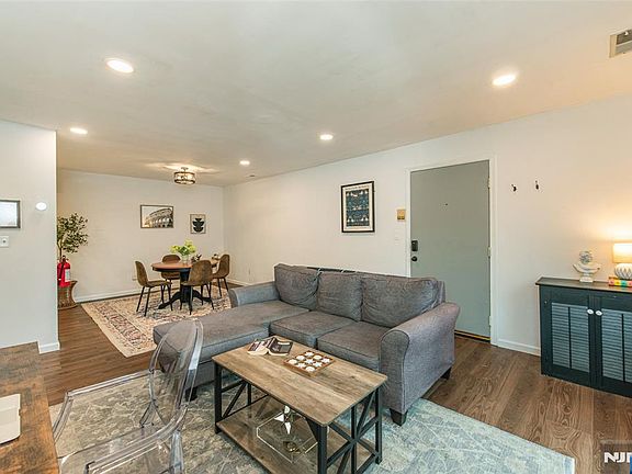 5th image of 34 John St APT 3A