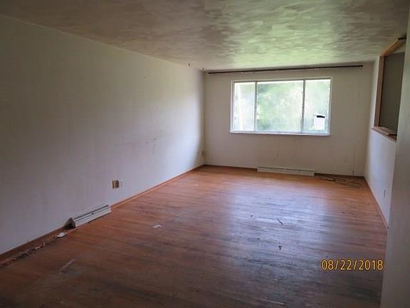 4th image of 7080 Beverly Dr
