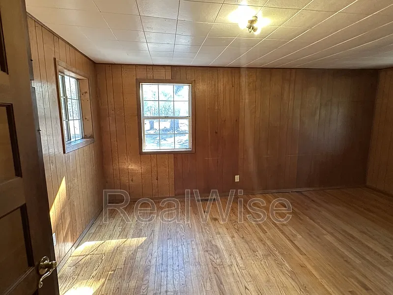 2 bed, 1.0 bath, $2,100 — Photo 4