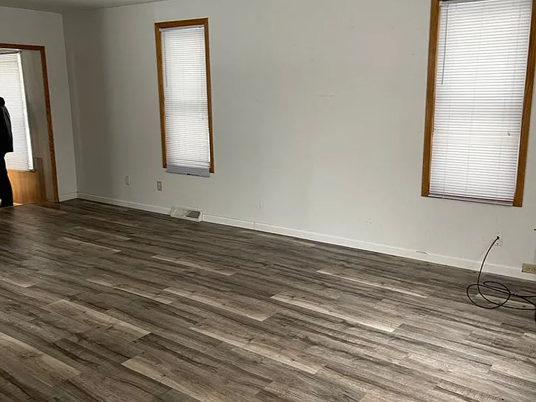 122 Edwards St — Photo 5