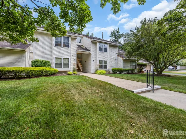 306 Sunshine Ct, Marlboro, NJ 07726