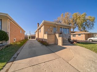 7724 Normandy Ave, Burbank, IL 60459