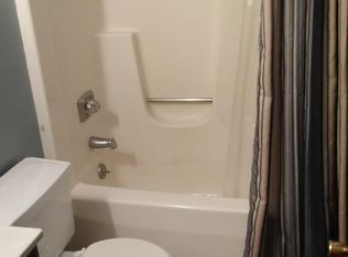 2203 6th Ave APT 4, Moline, IL 61265