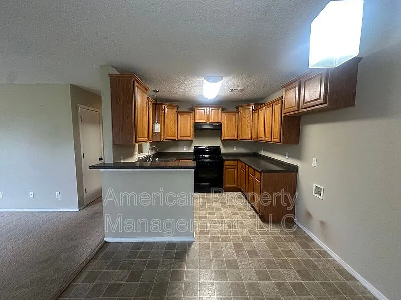 3 bed, 2.0 bath, 1161 sqft, $1,350 — Photo 4