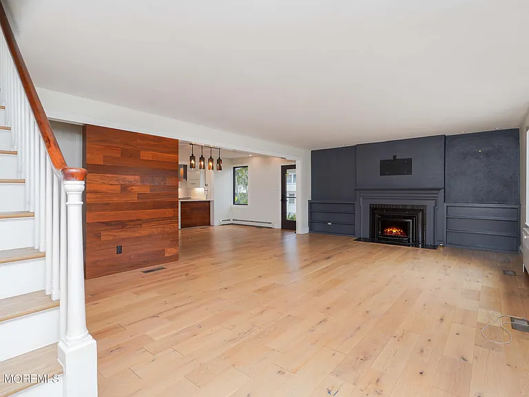828 Kingston Rd — Photo 12