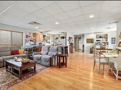 5th image of 2 2605th Cres